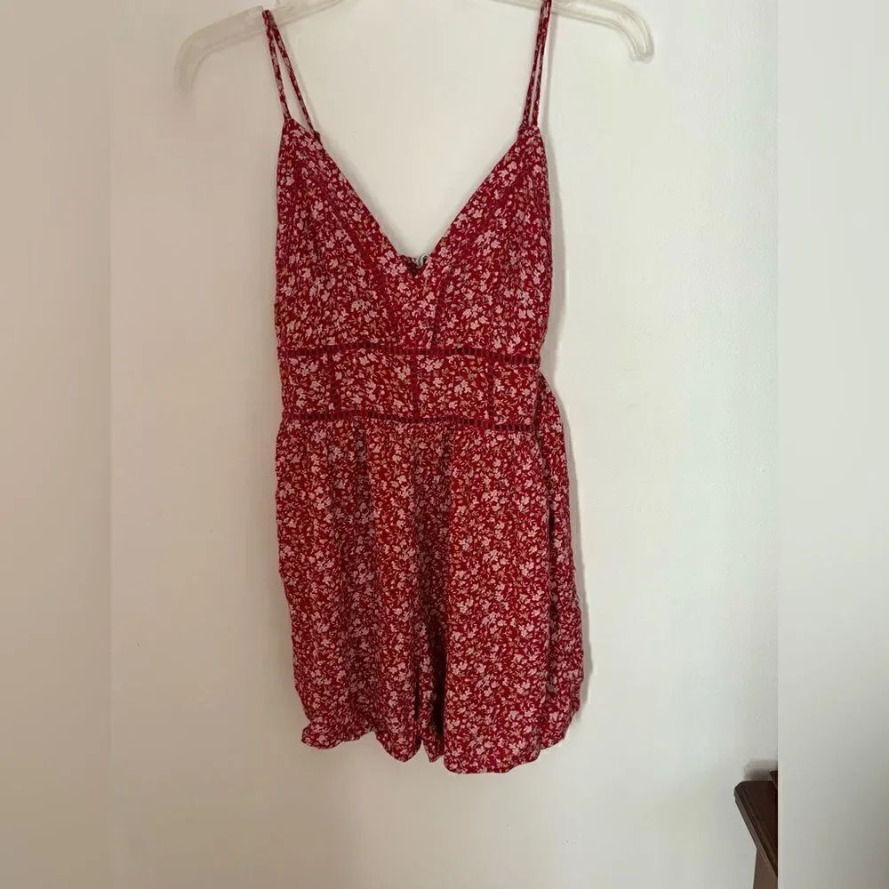 American Eagle Floral Spaghetti Strap Romper Pockets Size S Red